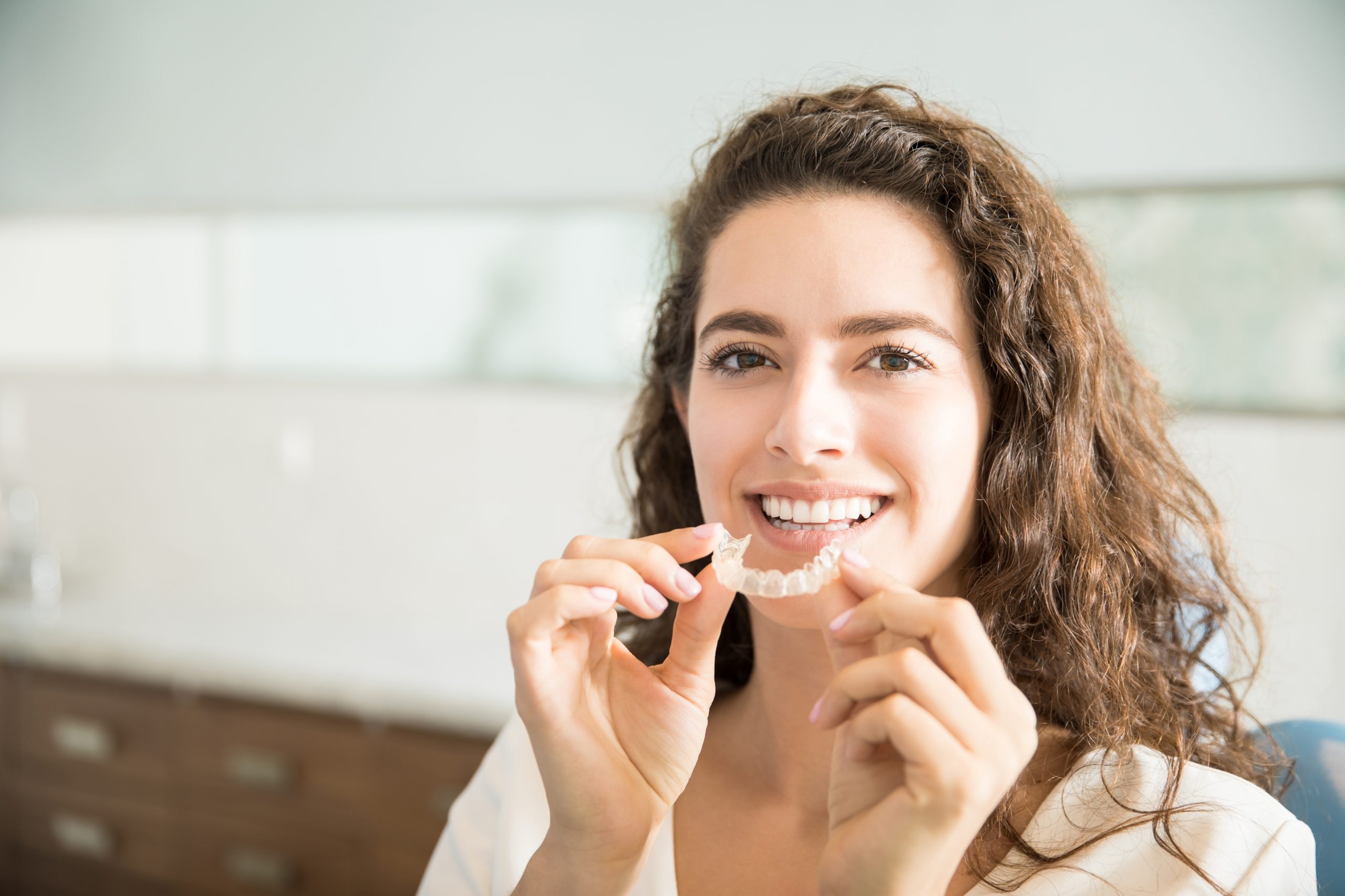 Scopri i Vantaggi dell’Allineatore Dentale per un Sorriso Perfetto